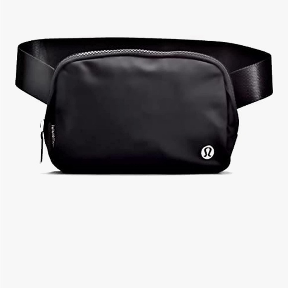 NWT-Lululemon Athletica Everywhere Belt Bag, Black, 7.5 x 5 x 2 inches - Picture 1 of 4